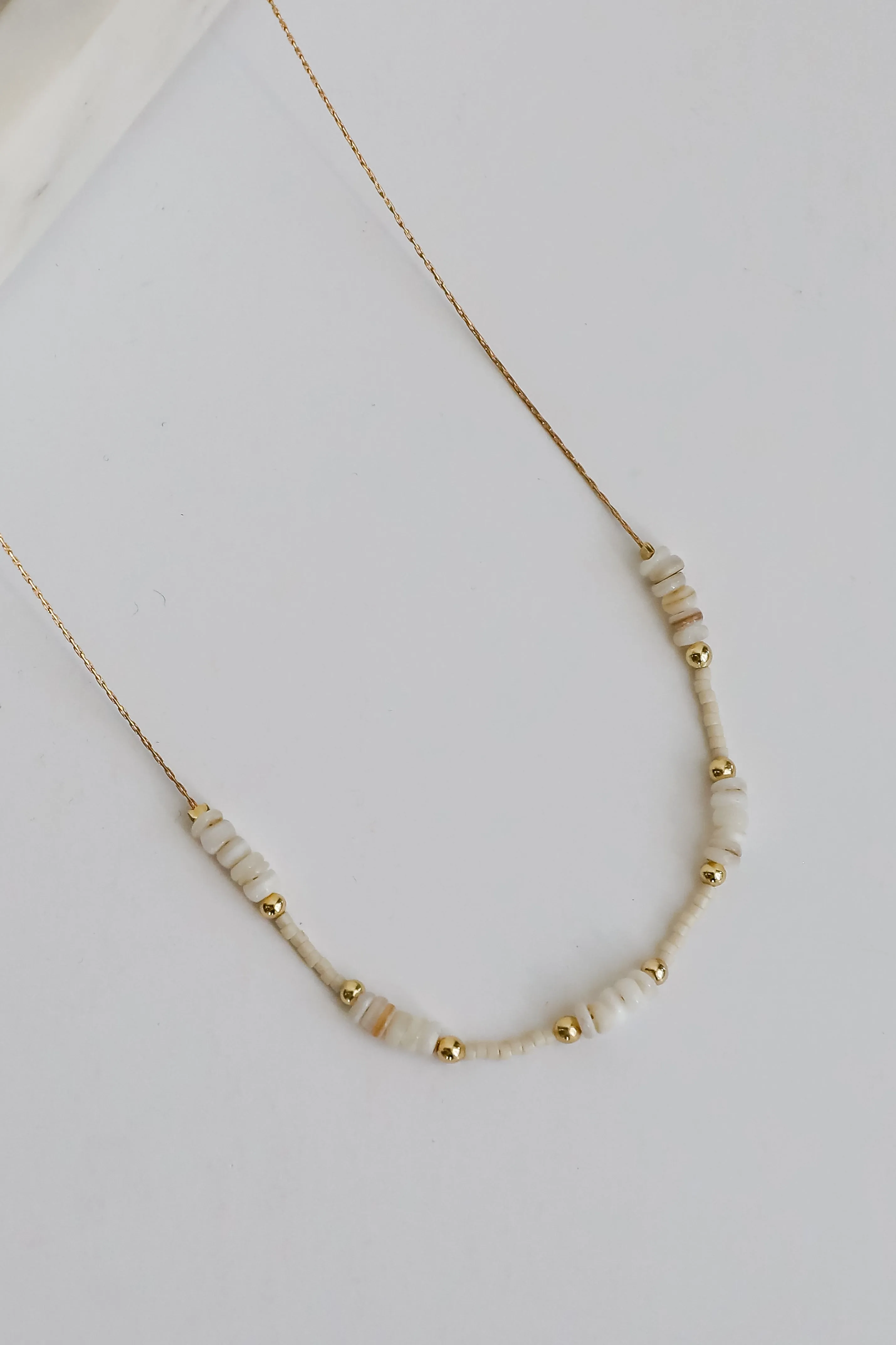 SUKSES888 Ayla Gold Beaded Chain Necklace lapis emas dengan detail manik