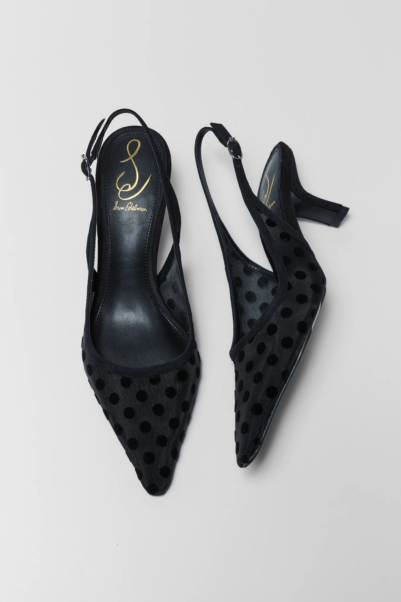 Bianka Black Slingback Pumps elegan dengan detail mesh dari LUCKY SLOT 777