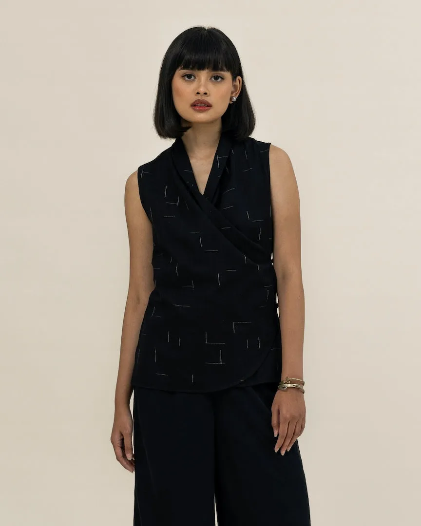 Classic Wrap Top in Ikatan stylish dan elegan dari koleksi LUCKY SLOT 777