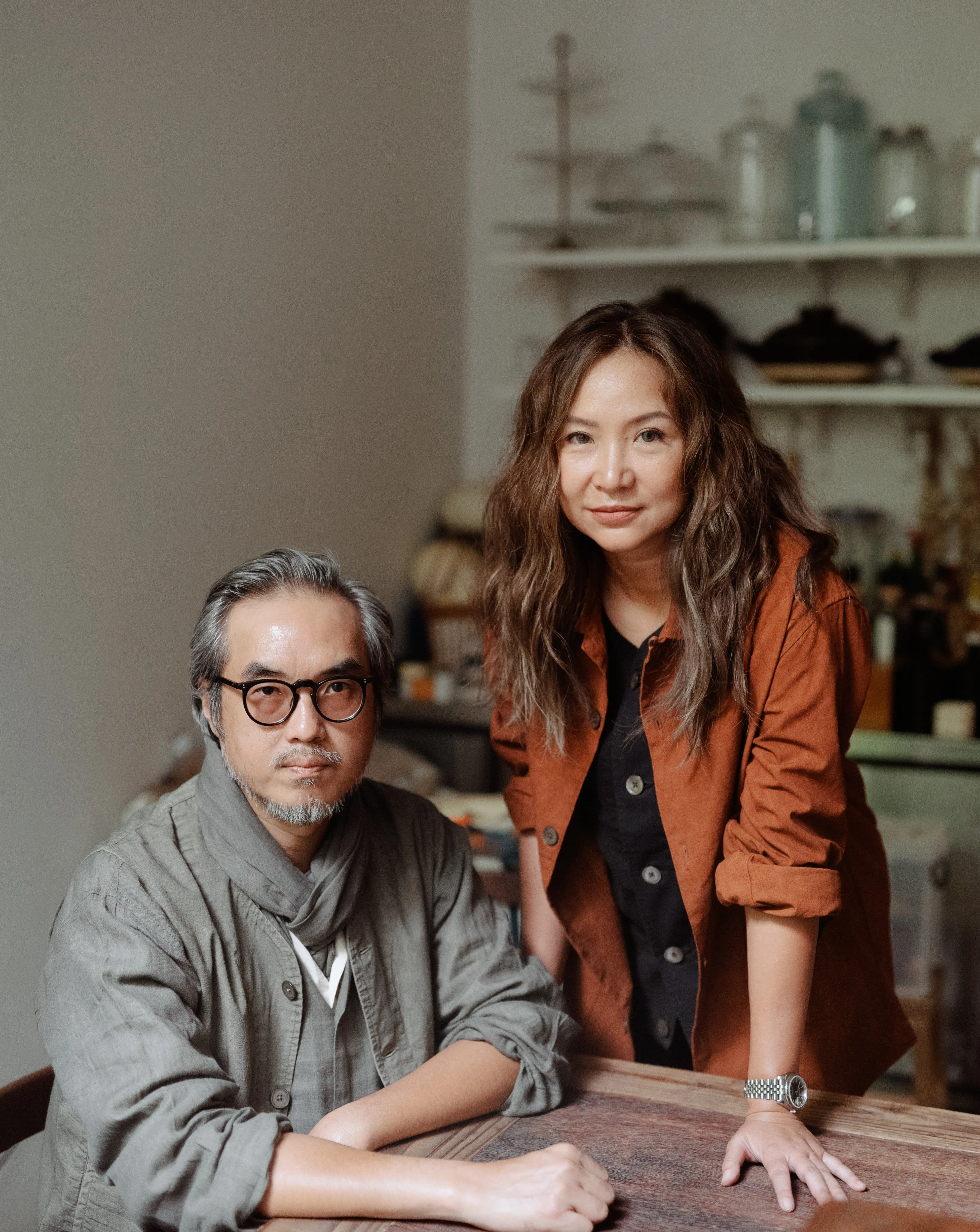 DEWAGAME Canvas Overshirt warna netral desain gender neutral yang stylish dan serbaguna