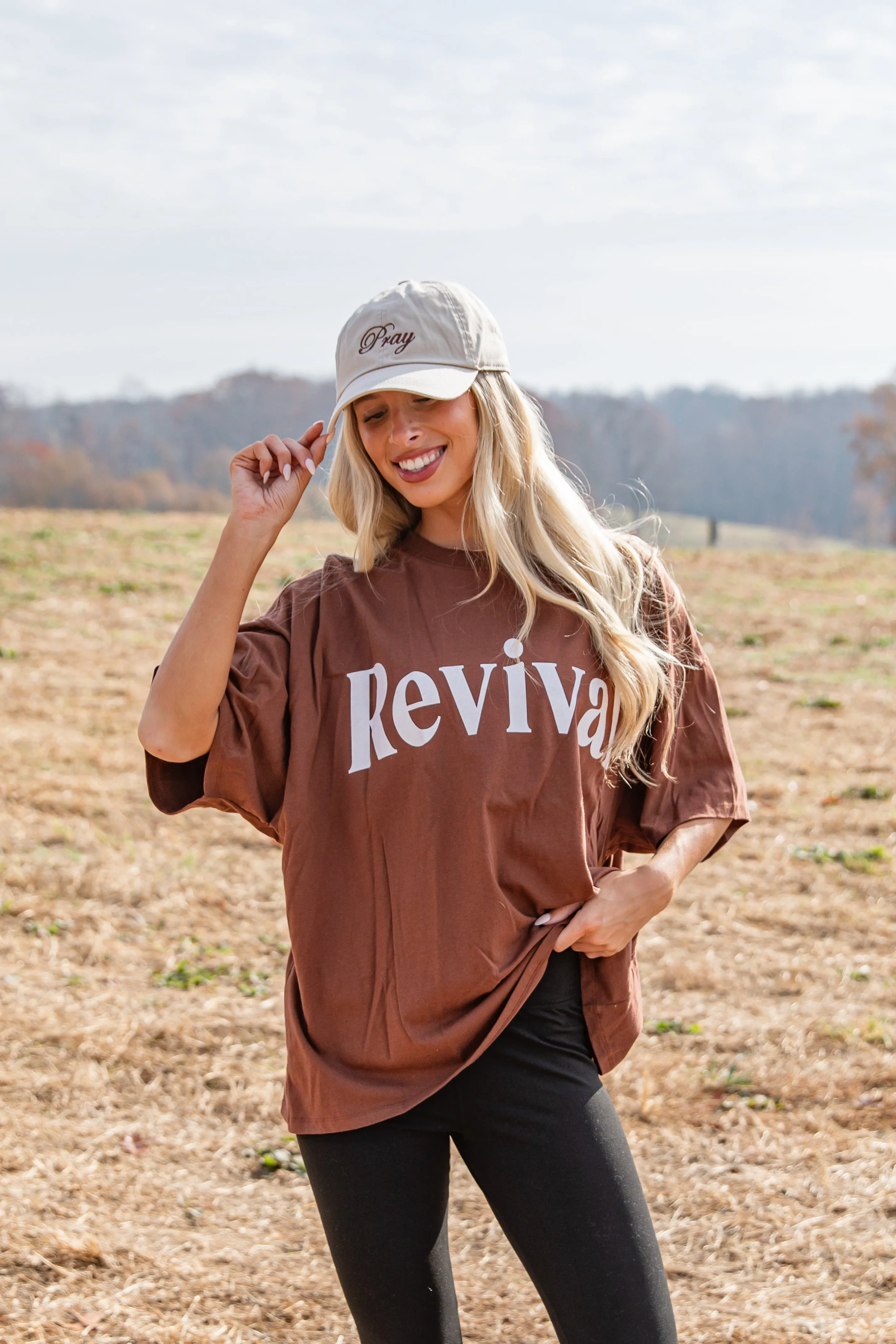 DEWAGAME Chestnut Revival Tee kaos warna cokelat chestnut dengan grafis stylish