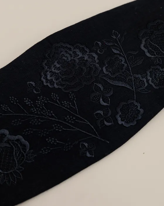 KONCO88 Embroidered Tie Belt in Kapas dengan detail bordir bunga putih