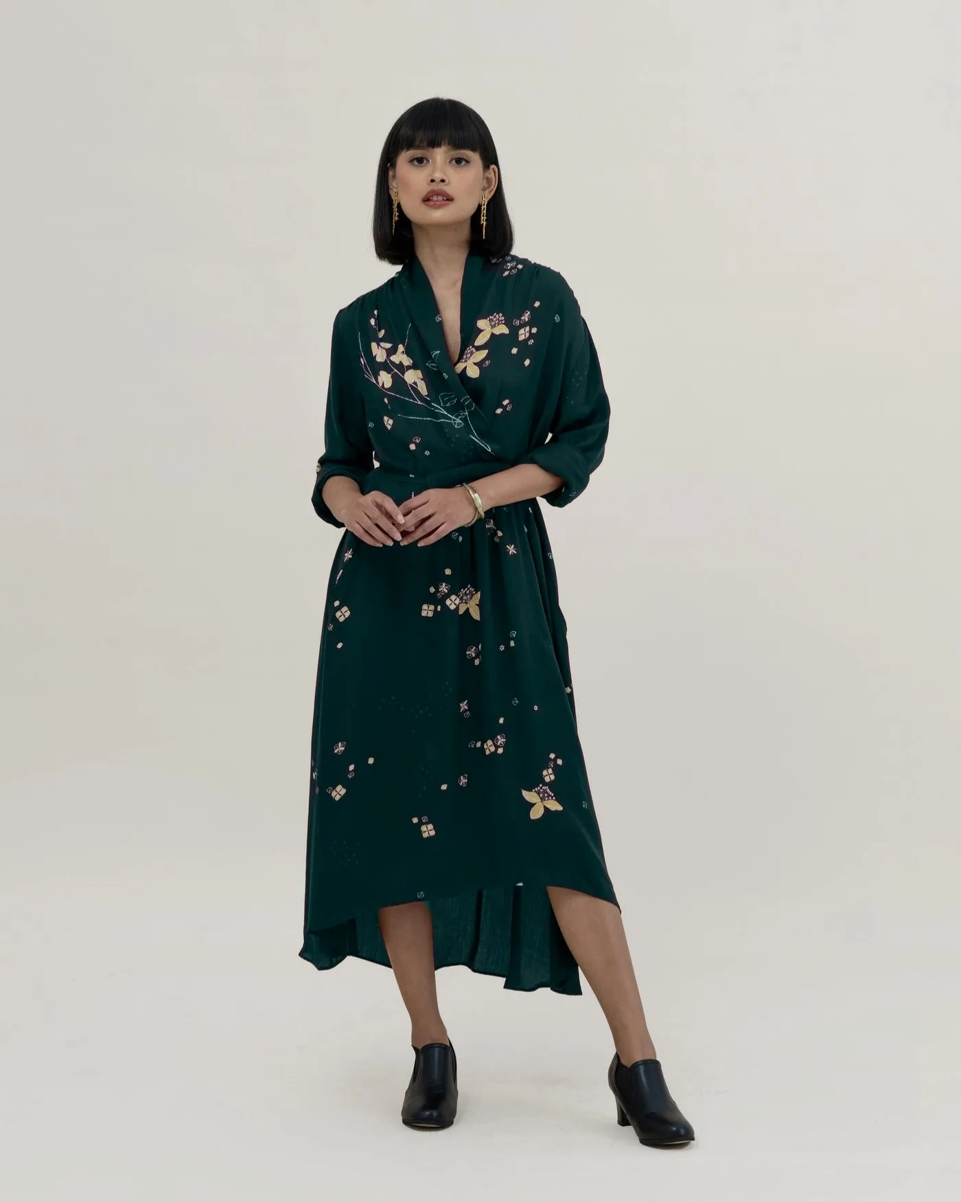 MUSEUMBOLA Evening Dress in Flora dengan motif flora tangan yang indah