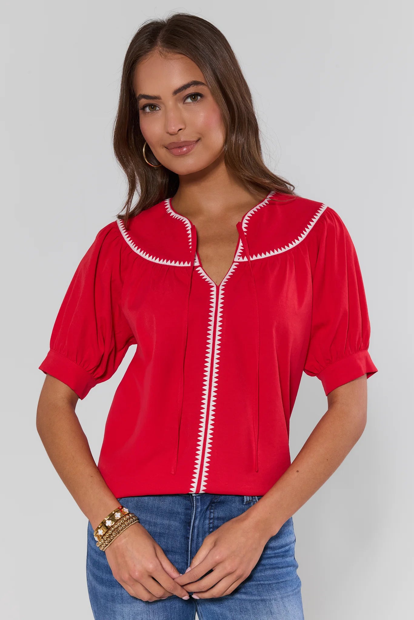 Tampilan produk GIAT4D Gabriela Red Stitched Trim Top tampak depan