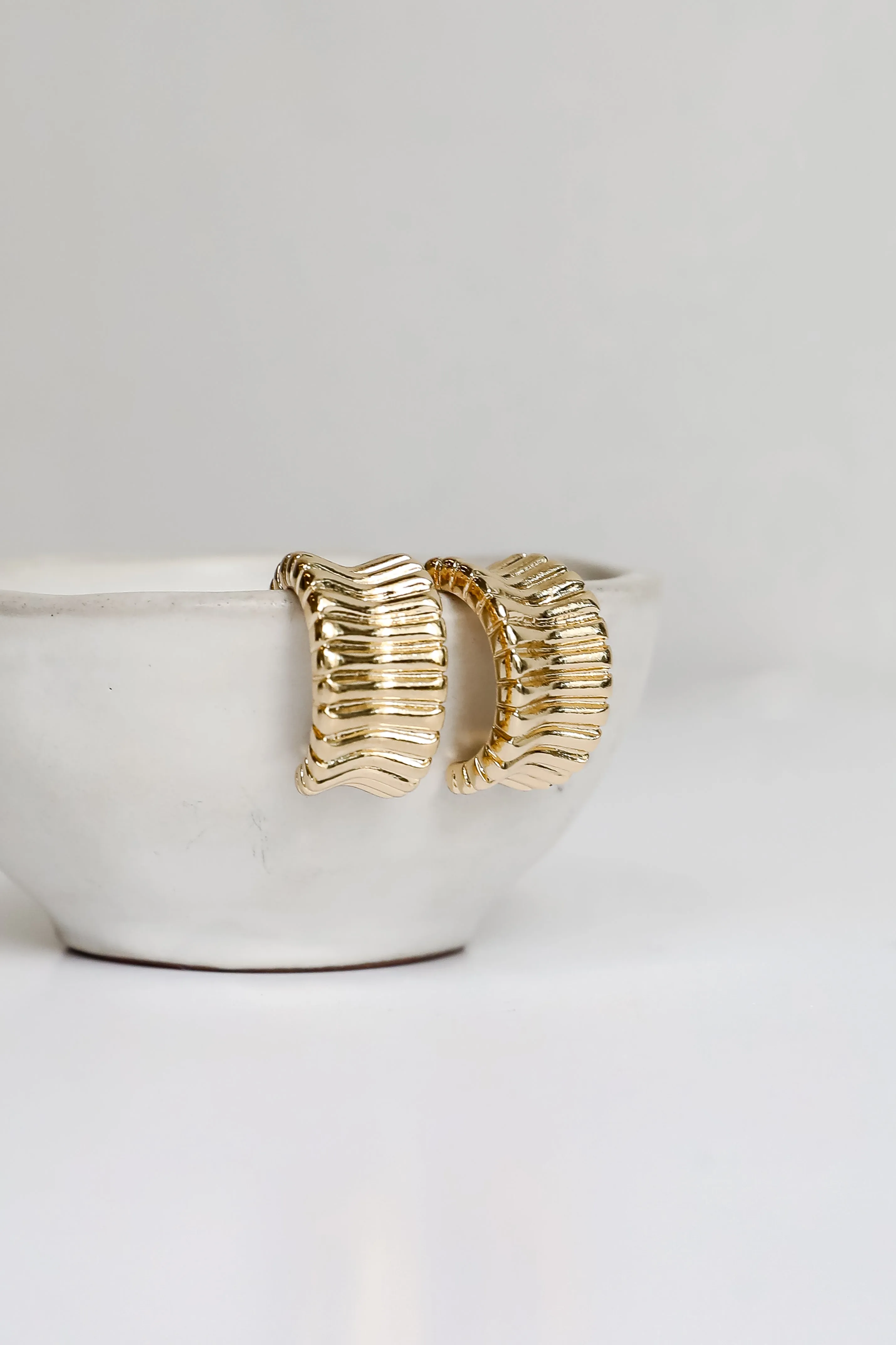 GIAT4D Samantha Textured Hoop Earrings model anting hoop elegan