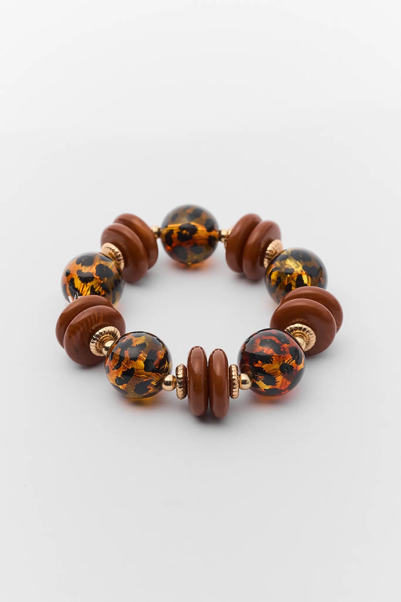 Gelang manik-manik resin motif leopard dari koleksi eksklusif NYALABET