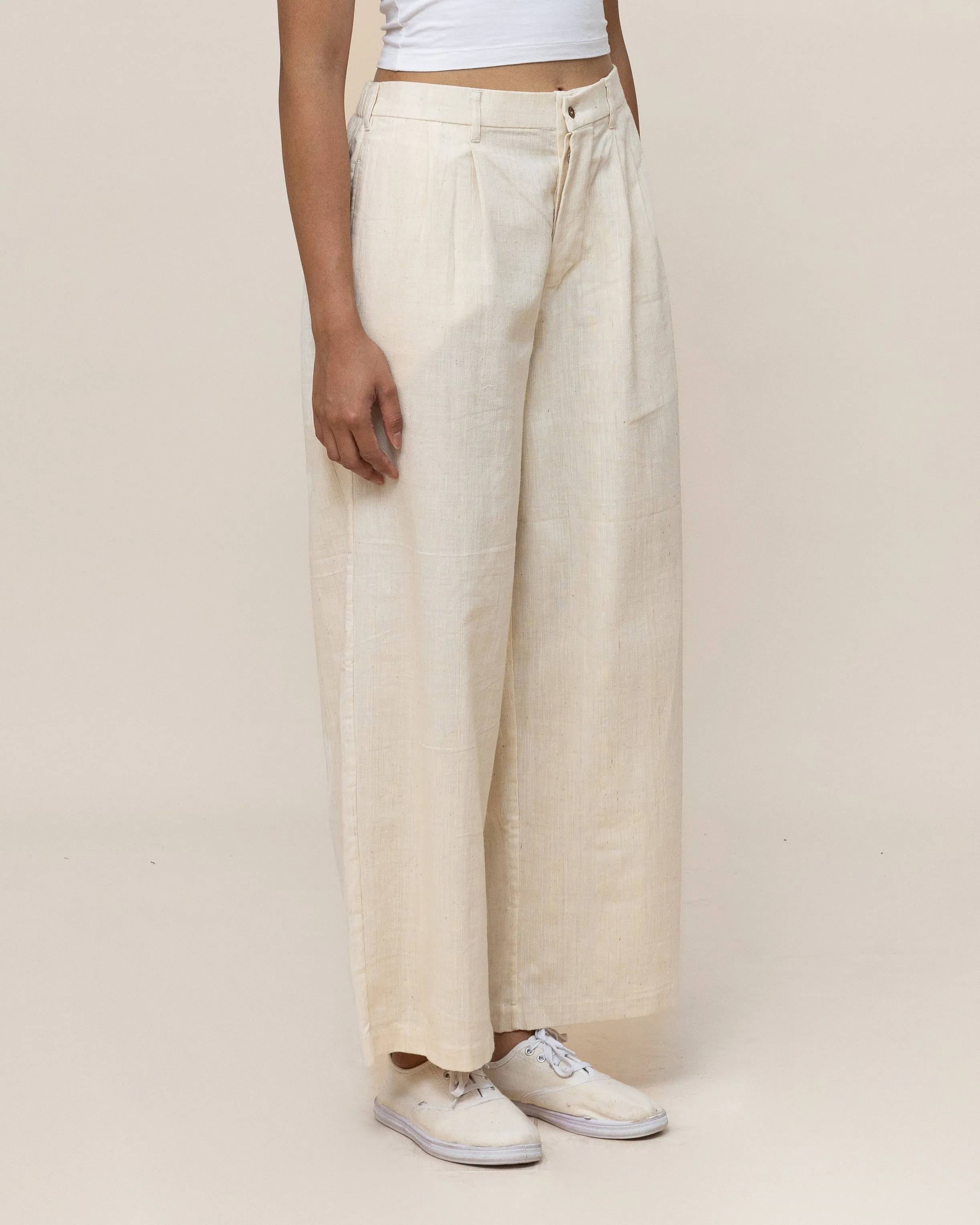 Tampilan depan Pantalon in Kapas warna Nature White dari koleksi LUCKY SLOT 777