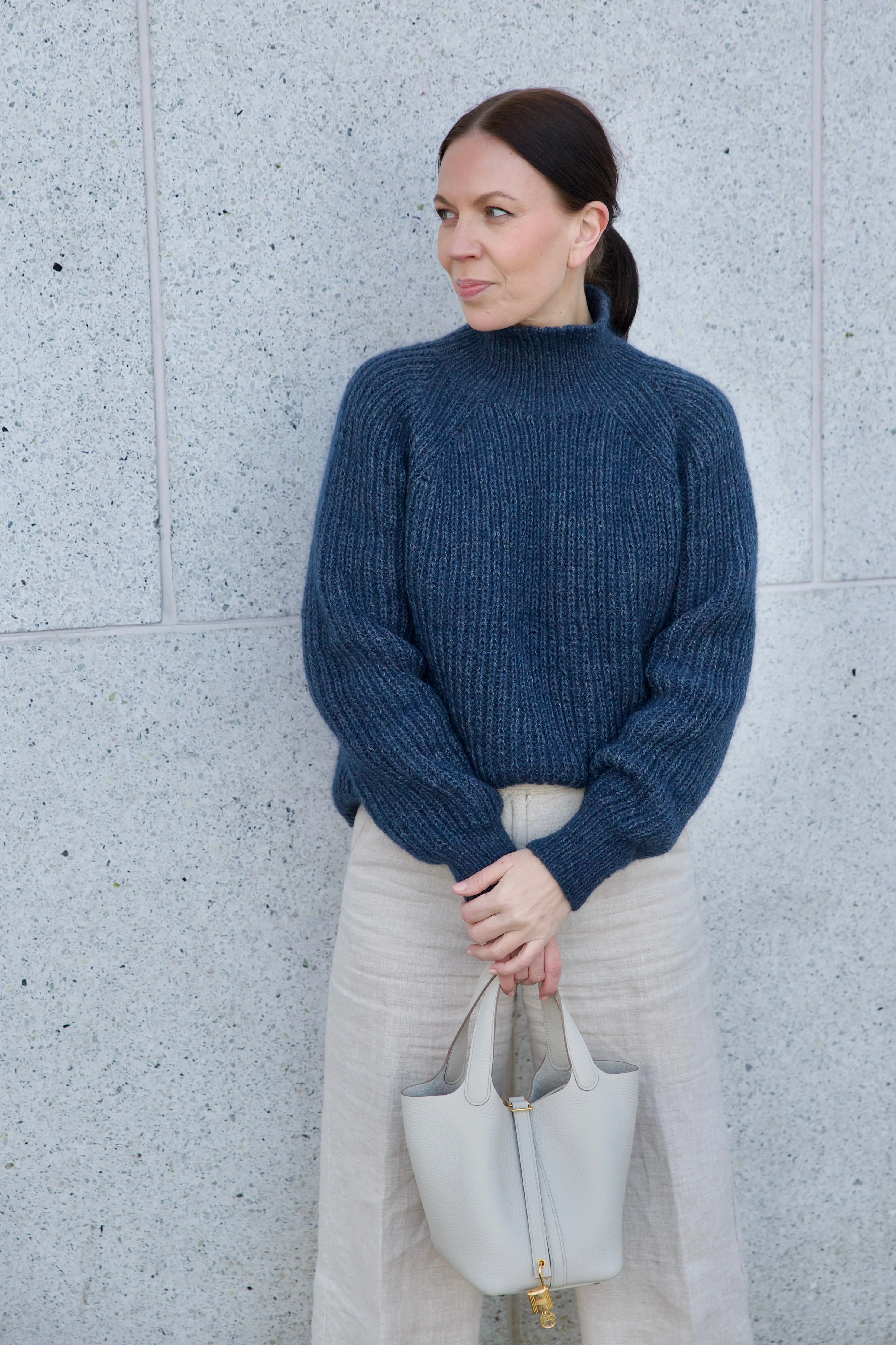LUCKYGOKKEN Iki Sweater model rajut reversible warna indigo