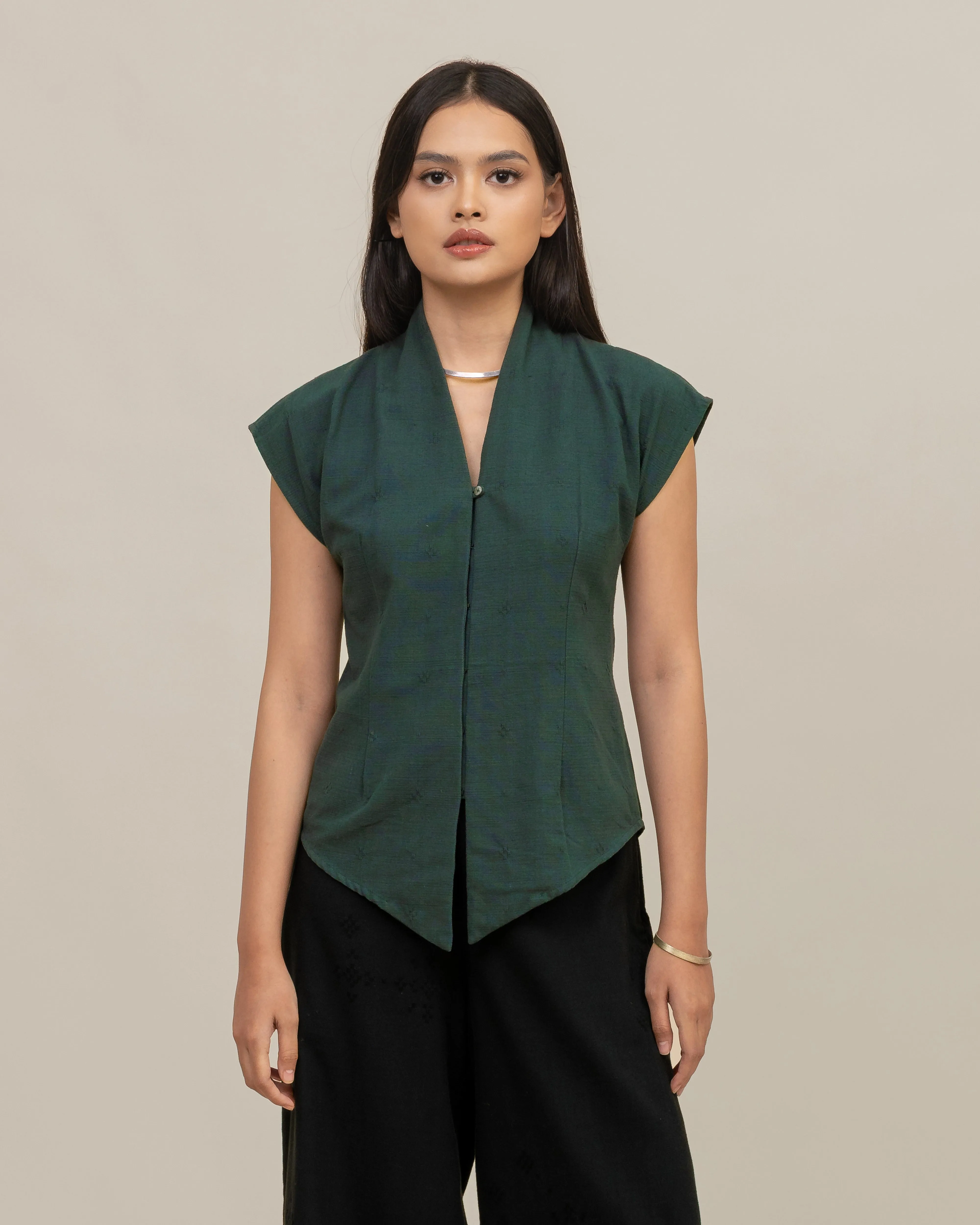 Everyday Kebaya Top in TITIK eksklusif dari PK1SLOT dengan desain elegan