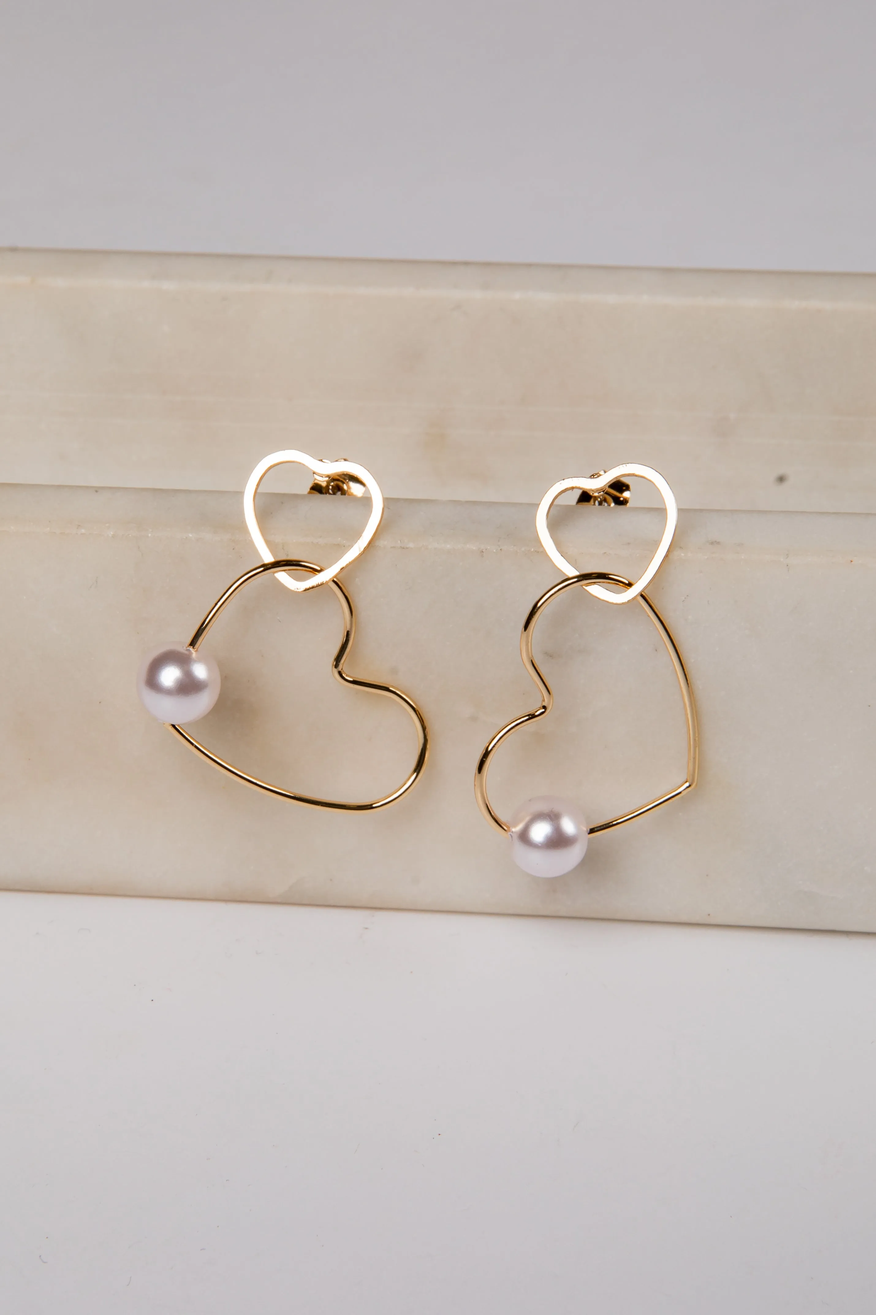 PROTOGEL Cydney Gold Heart Hoop Earrings dengan aksen mutiara elegan