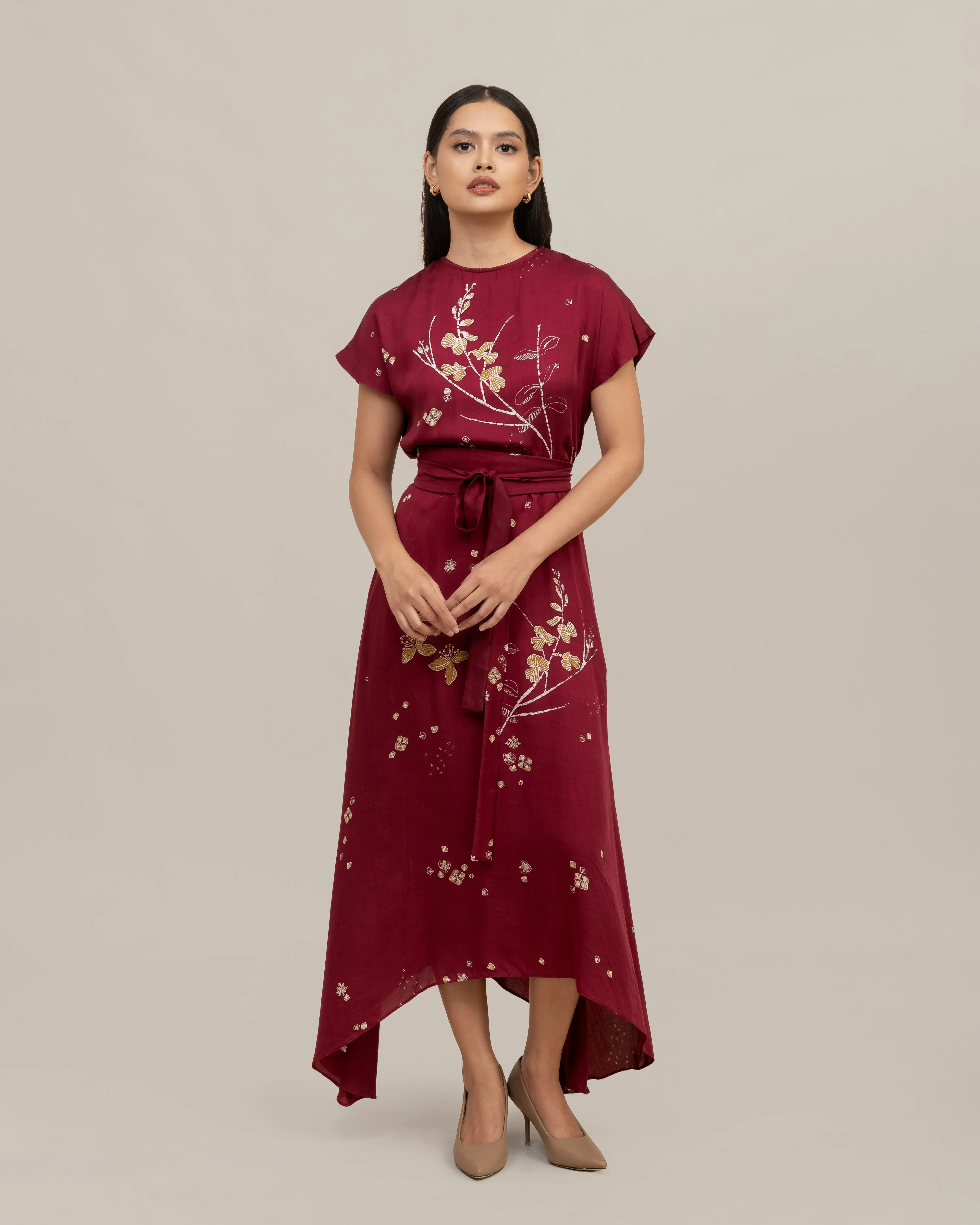 PROTOGEL Picking Daisies Dress in Flora dengan siluet flowy yang anggun