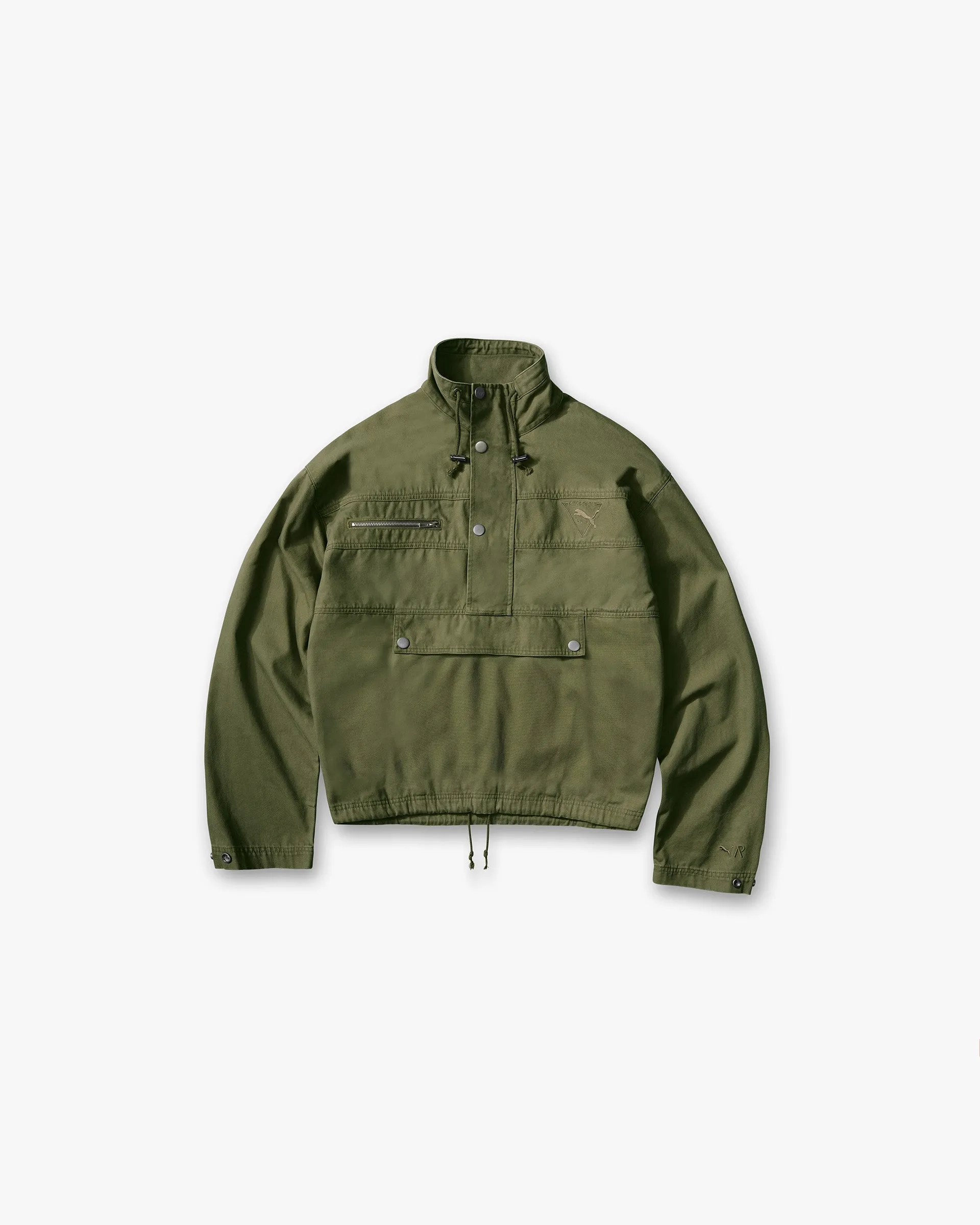 Panduan gaya mengenakan jaket utilitas fungsional untuk penampilan maskulin