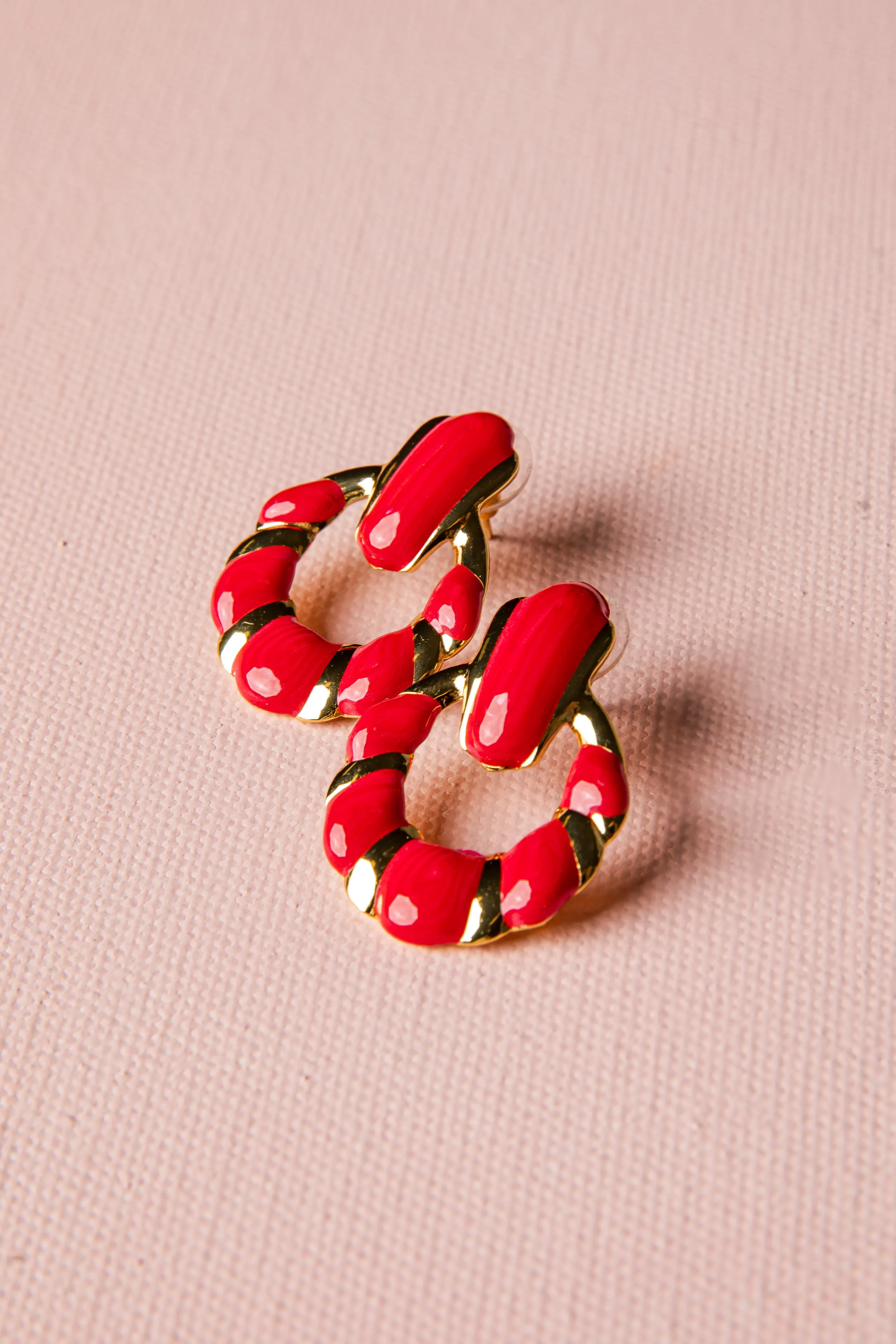 Soleil Pink Hoop Earrings dengan aksen emas elegan dari PAKAR6WIN
